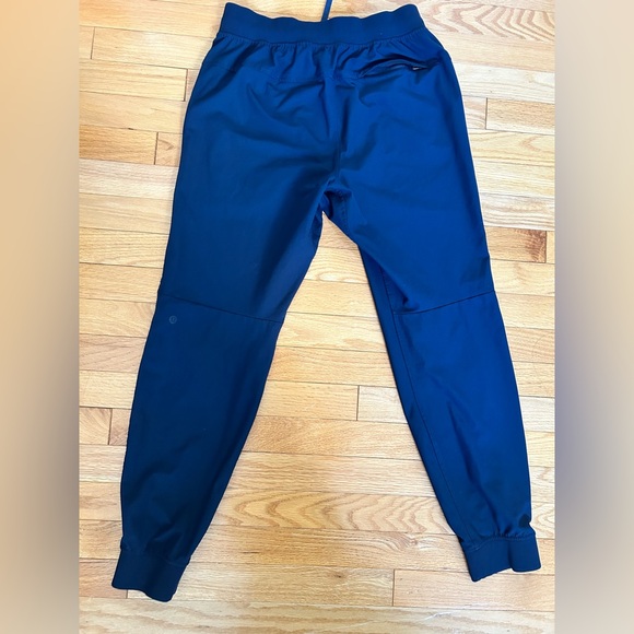 Lululemon Joggers Size Medium - Picture 6 of 14